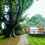 Dunmore Gardens Log Cabins